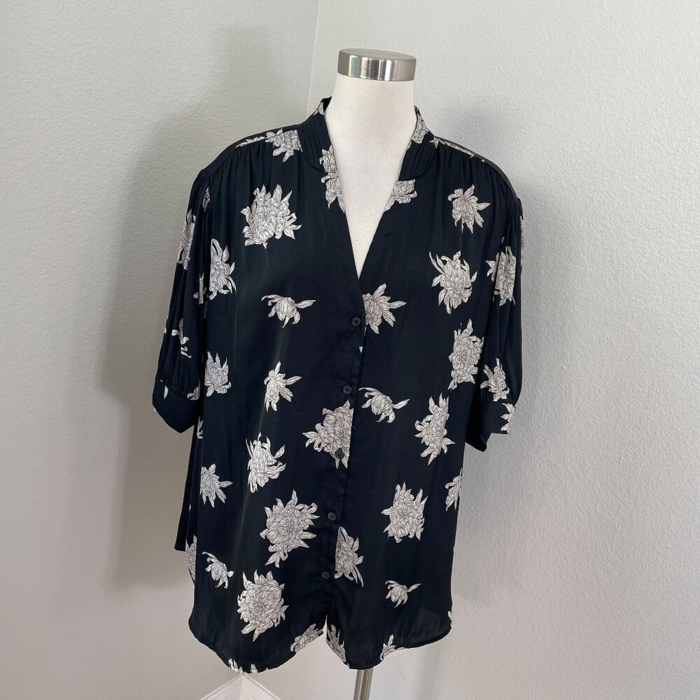 Tahari Woman Plus 3X Black White Floral Button Up Blouse Short Sleeve Shirt Top